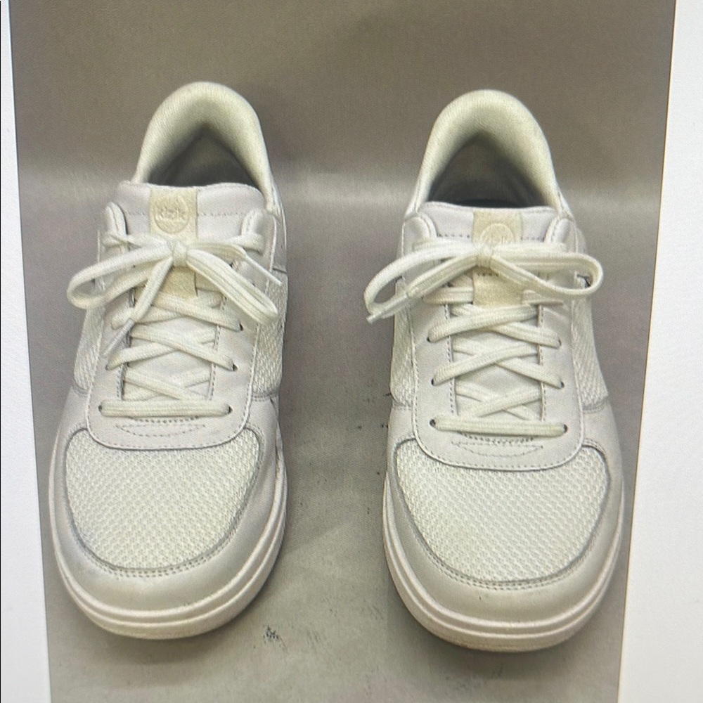 Kizik Brisbane White Sneakers